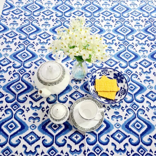 Blue Geometrical Table cloth 6 Seat