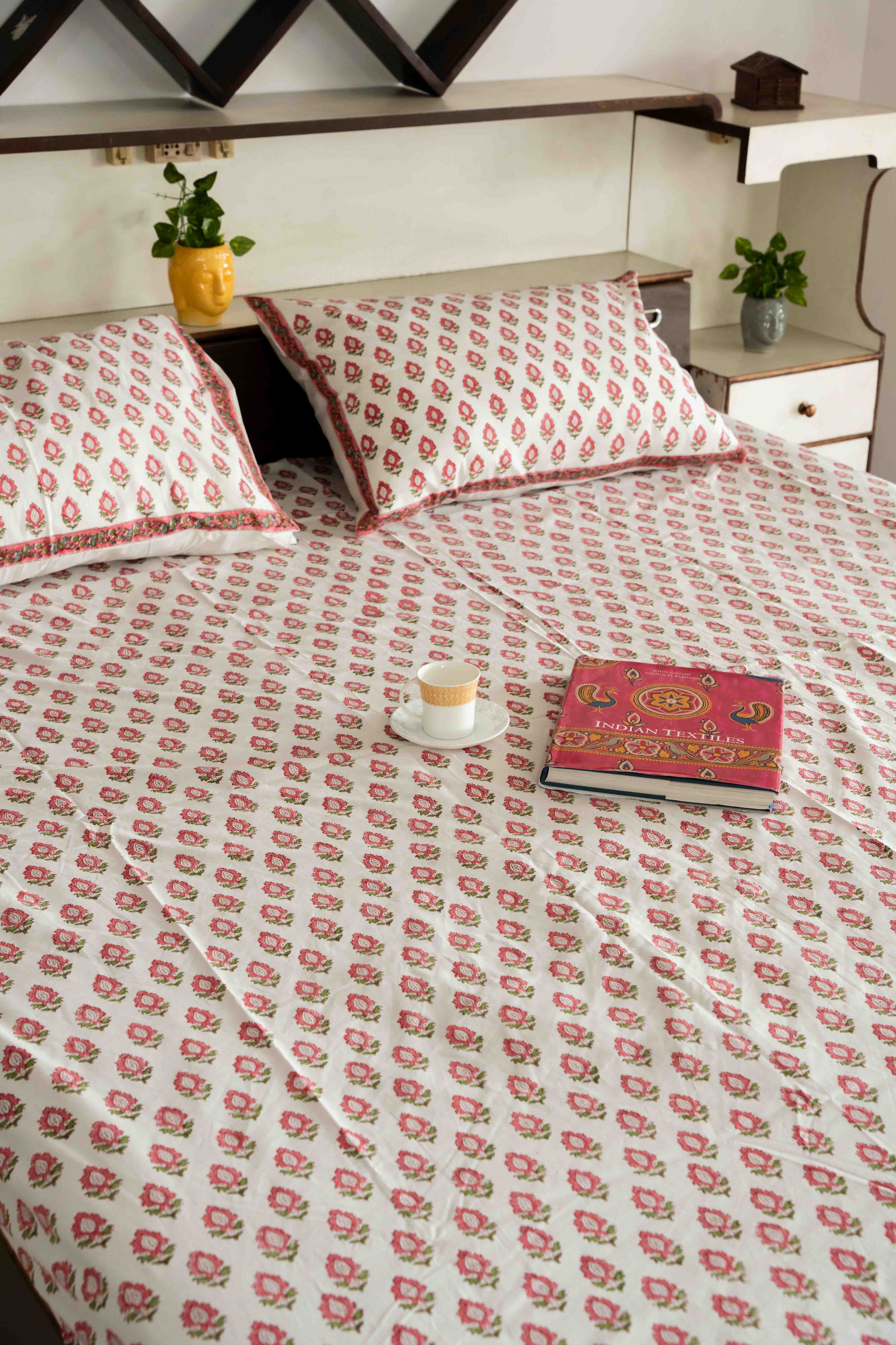 Premium Cotton Pink Buta Fitted Bedsheet Set – King Size and Queen Size
